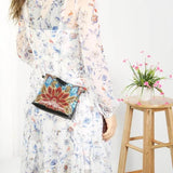 Woman Wearing Small Leather Crossbody Bag With Chain - Diamond Painting